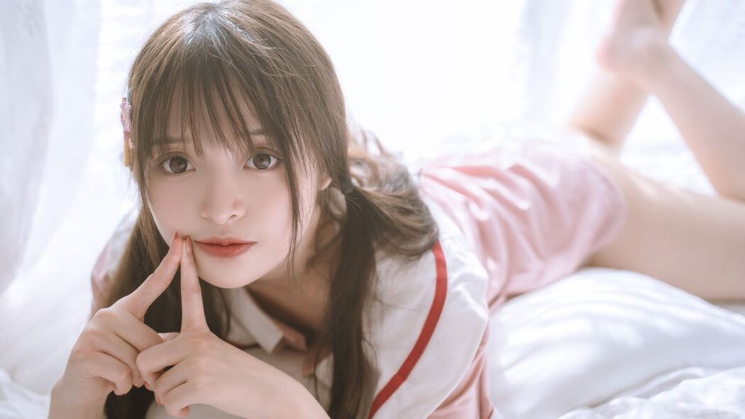 Coser@草莓味奈奈兔 – 草莓味的居家少女 (25P – 1V)
