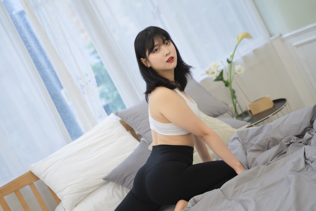 ROGLE Song Hana 송하나 – Leggings