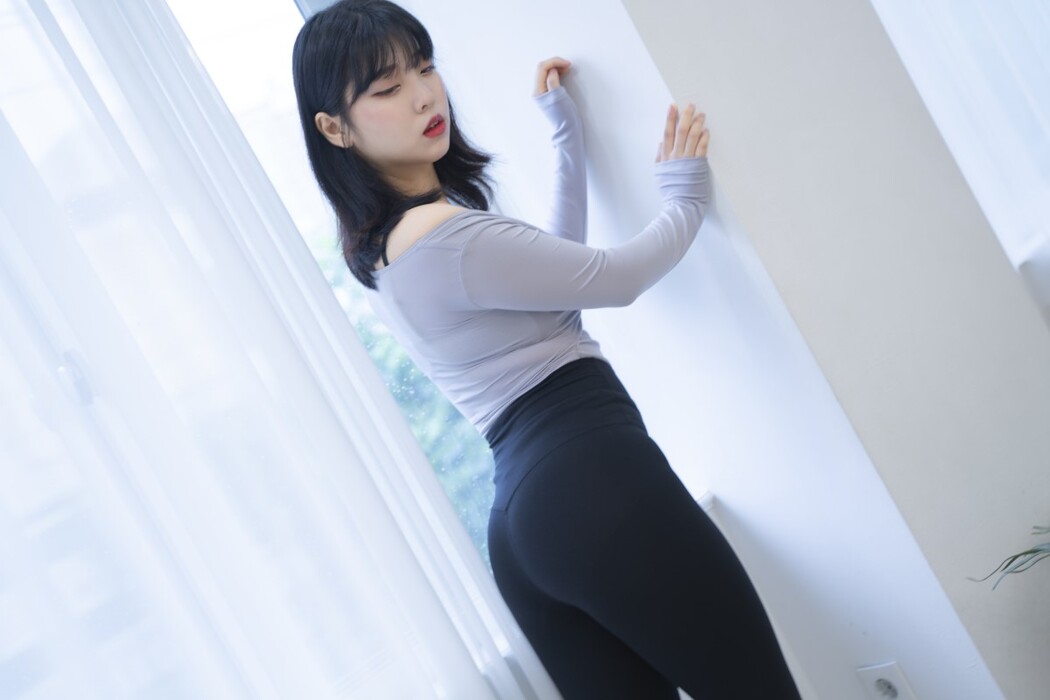 ROGLE Song Hana 송하나 – Leggings