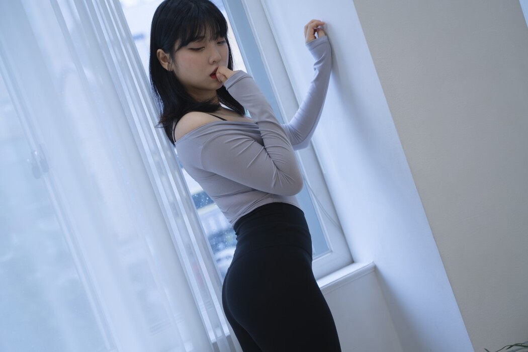 ROGLE Song Hana 송하나 – Leggings