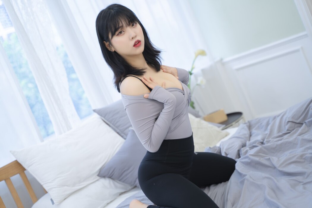 ROGLE Song Hana 송하나 – Leggings