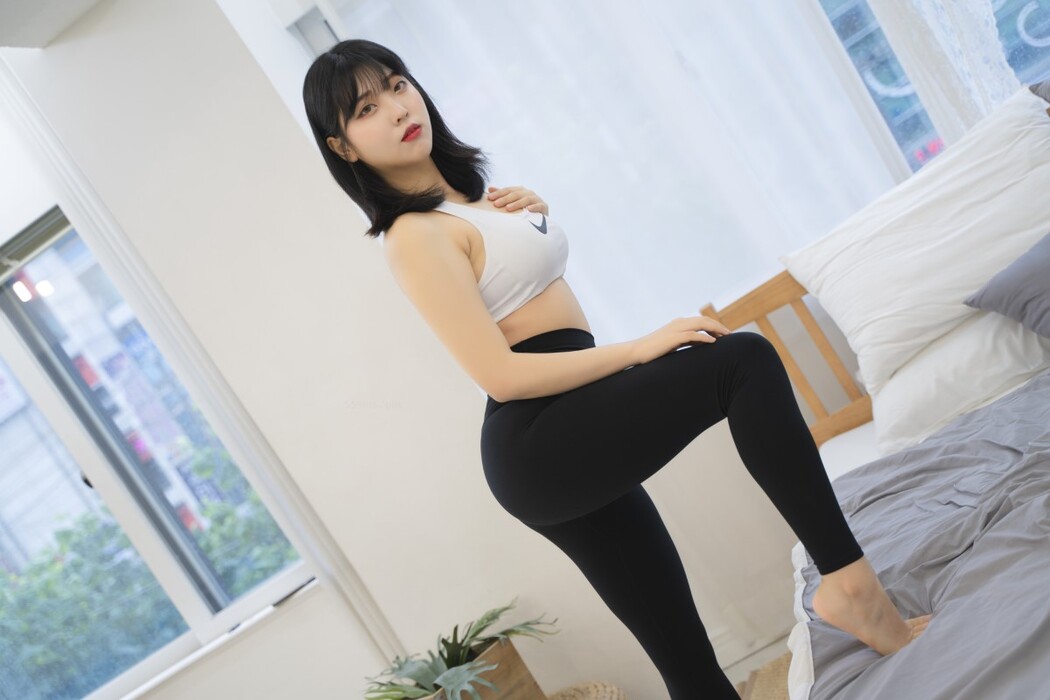 ROGLE Song Hana 송하나 – Leggings