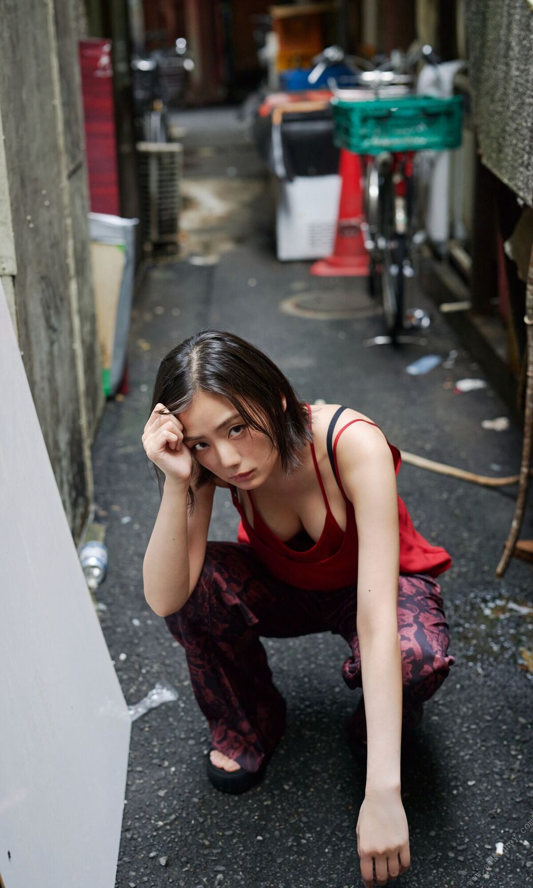 JP Moemi Katayama 片山萌美 &#8211; 街に生きる 週プレ PHOTO BOOK (65P)