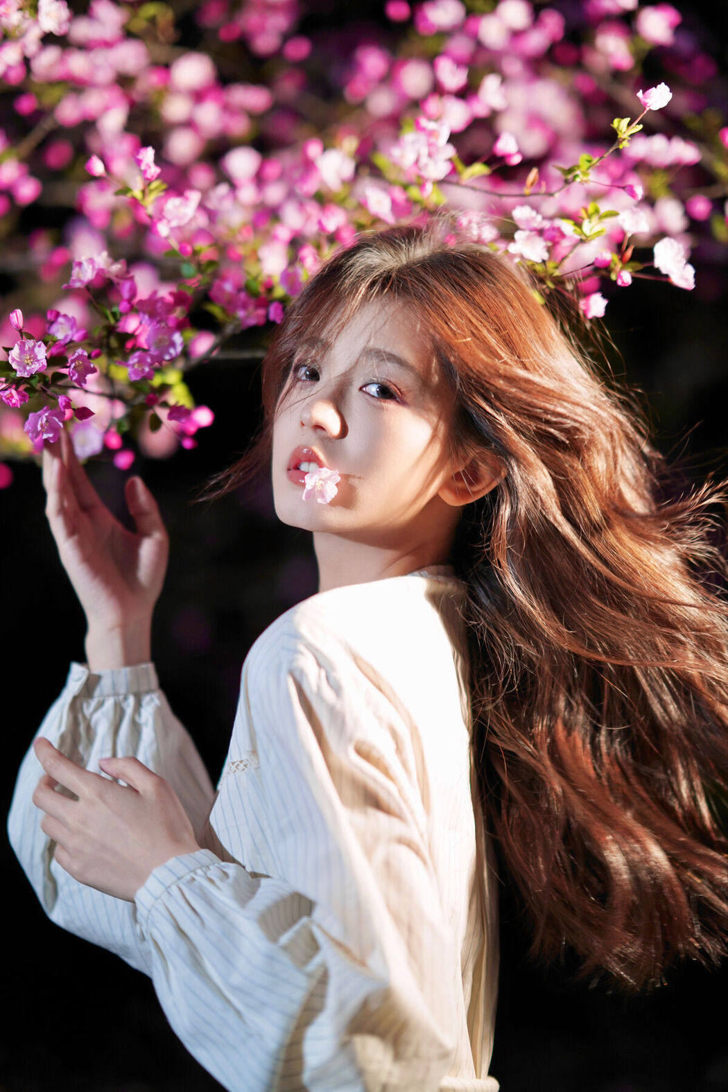 YiTuYu艺图语 Vol.8229 Enndme (16P)