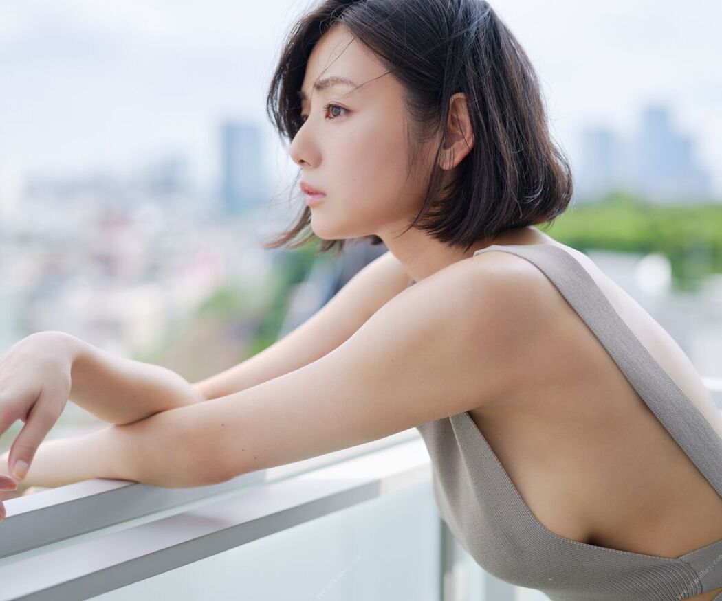 JP Moemi Katayama 片山萌美 &#8211; 街に生きる 週プレ PHOTO BOOK (65P)