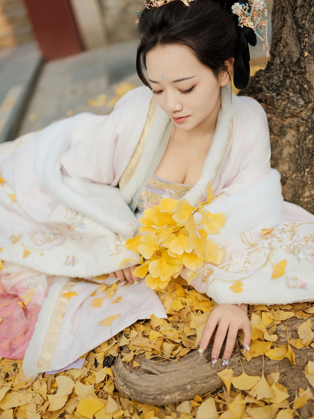 YiTuYu艺图语 Vol.8236 媛媛 (26P)