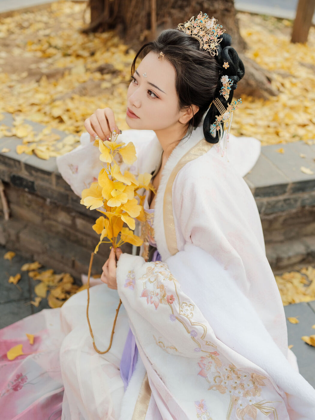 YiTuYu艺图语 Vol.8236 媛媛 (26P)