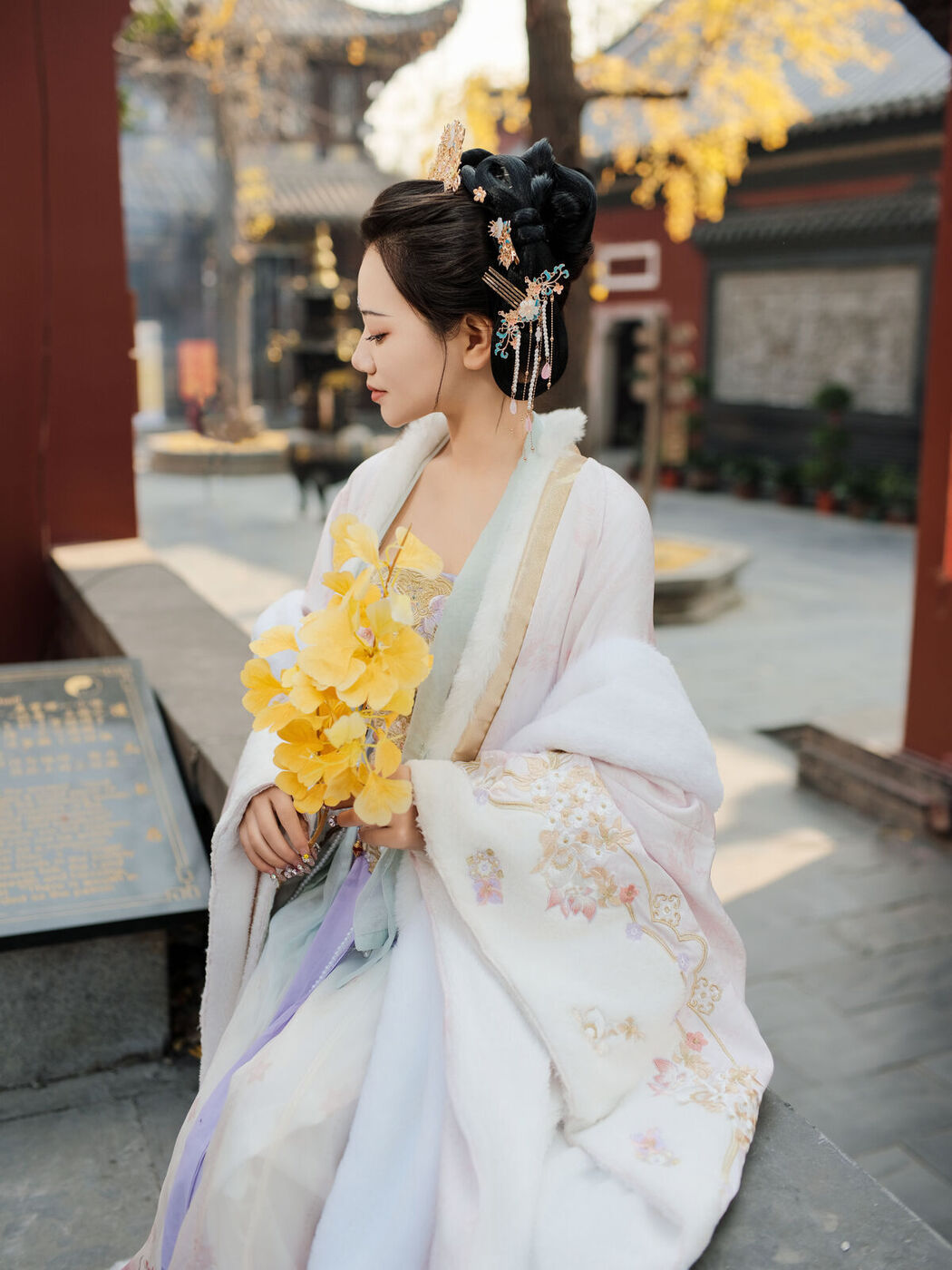 YiTuYu艺图语 Vol.8236 媛媛 (26P)