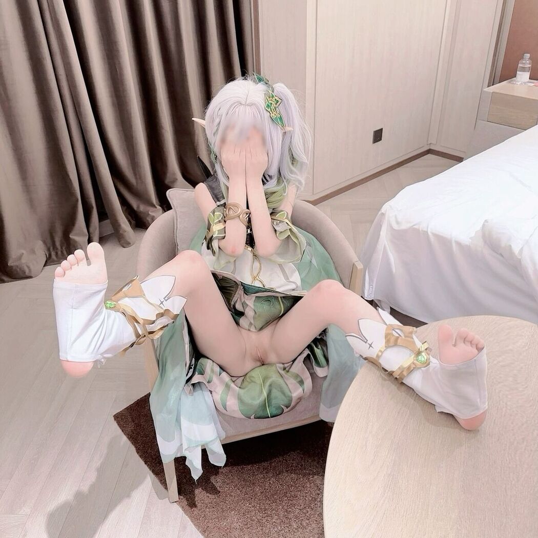 Coser@糕糕 &#8211; 萝莉体超级网红 福利视图集 Part03 (69P)