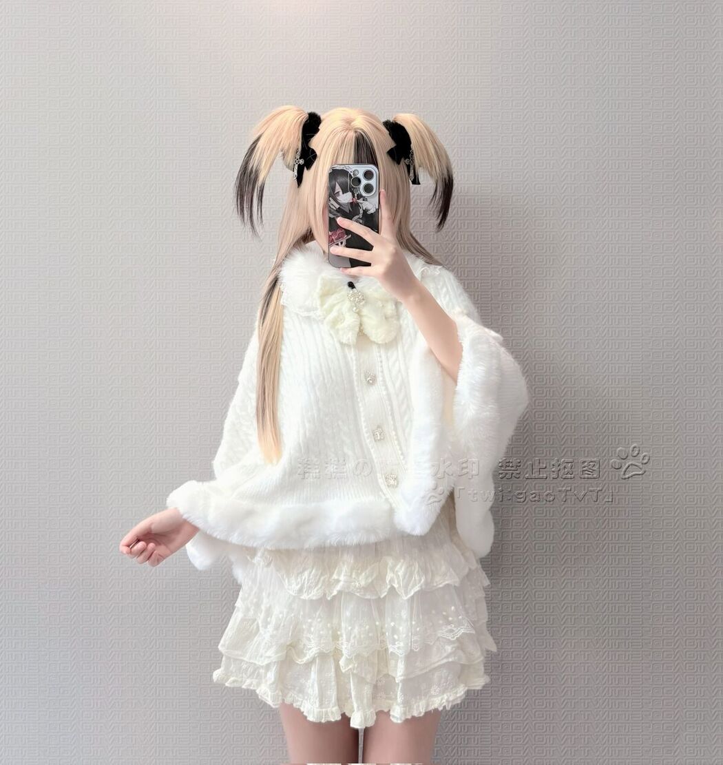 Coser@糕糕 &#8211; 萝莉体超级网红 福利视图集 Part03 (69P)