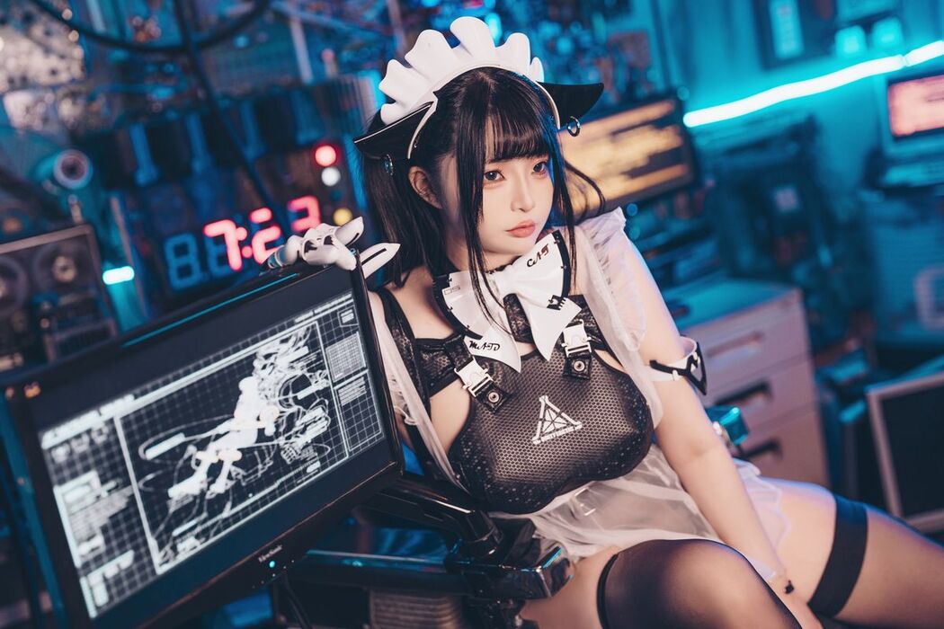 Coser@落落Raku &#8211; 8K 初音未来 FutureTone (52P)