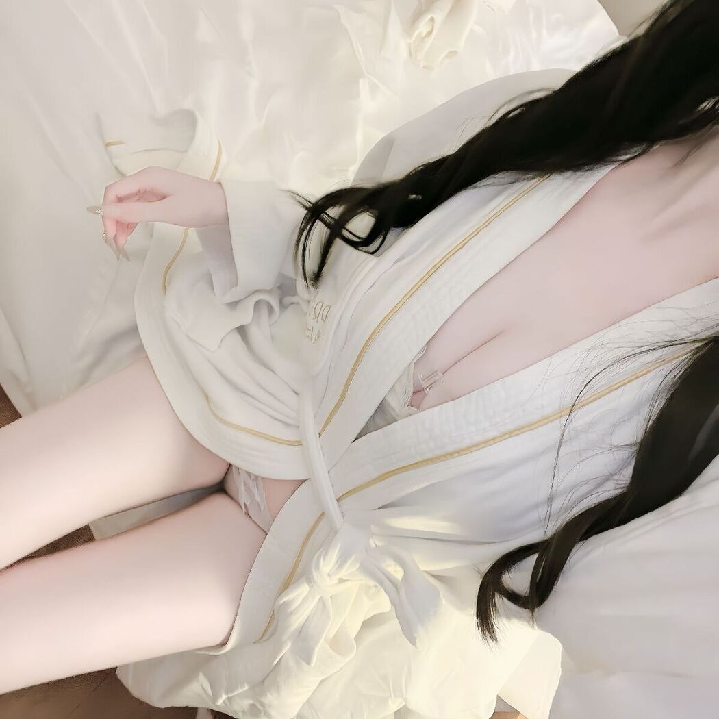 Coser@糕糕 – 萝莉体超级网红 福利视图集 Part04 (69P)