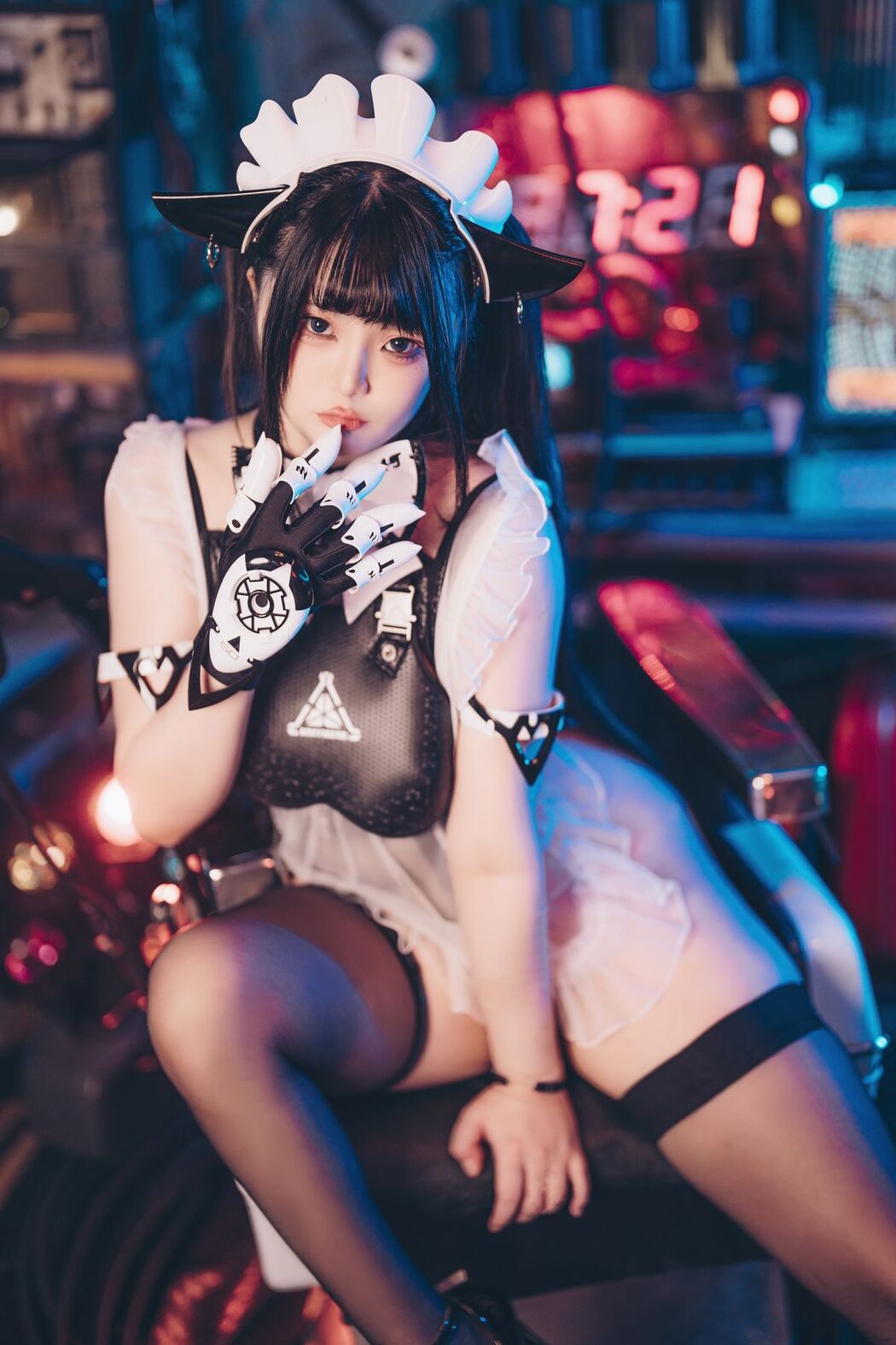 Coser@落落Raku &#8211; 8K 初音未来 FutureTone (52P)