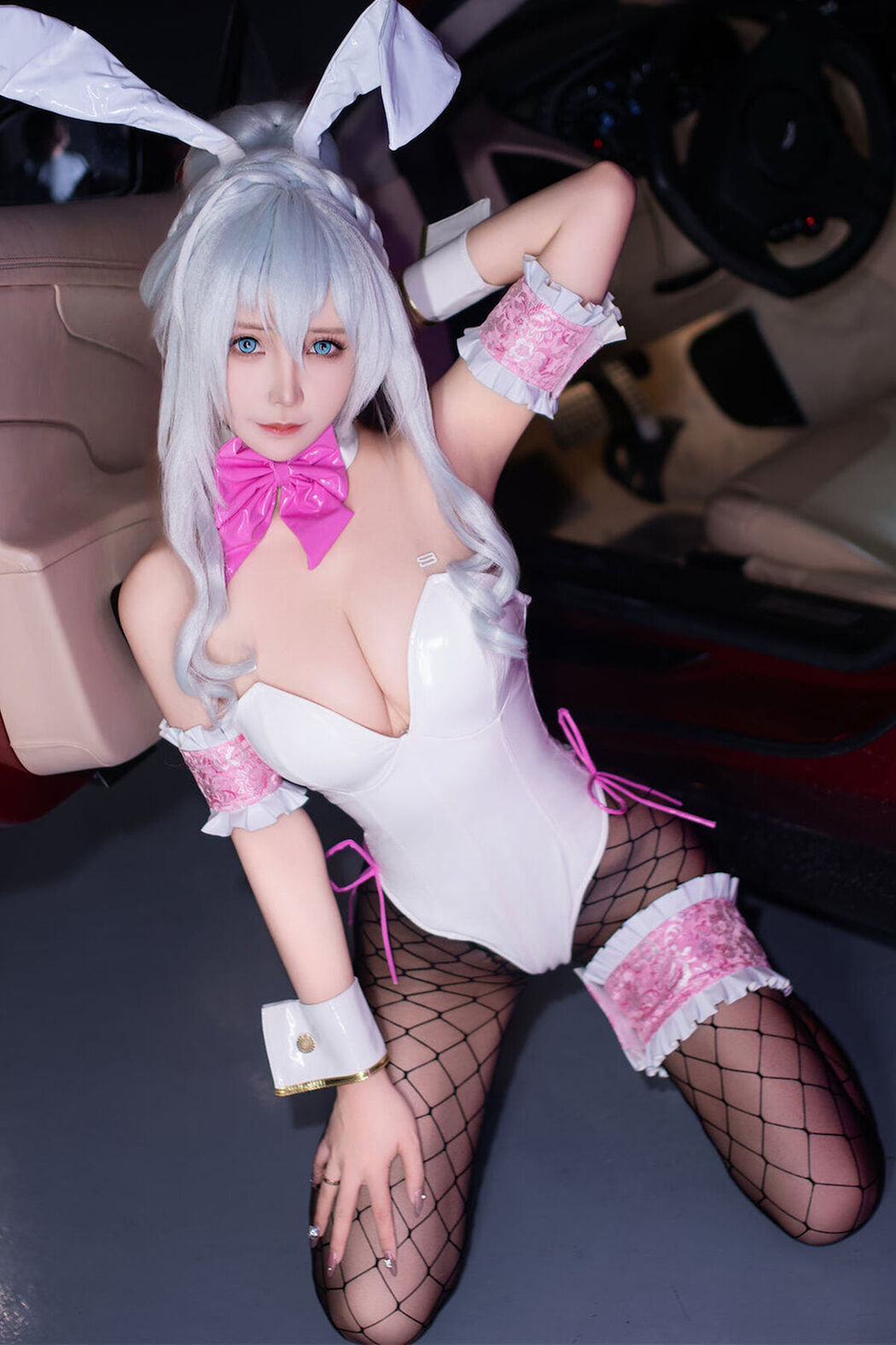 Coser@抱走莫子aa – 雪女跑车兔女郎 (28P) Cover Photo