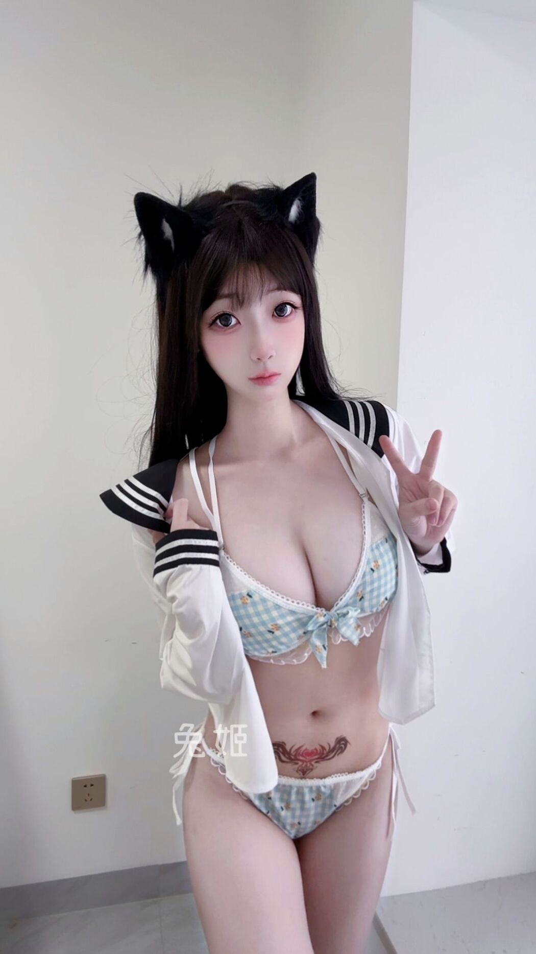 Coser@兔叽兔姬 &#8211; 12月舰长 (24P &#8211; 3V)
