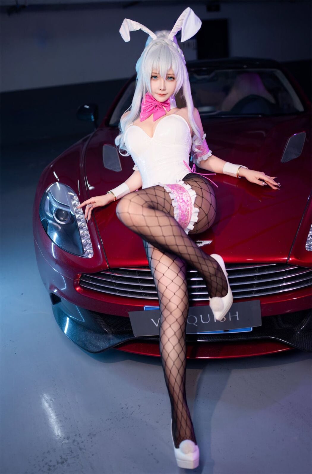 Coser@抱走莫子aa – 雪女跑车兔女郎 (28P)