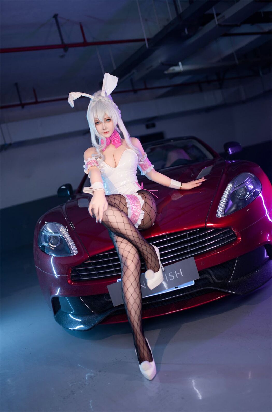 Coser@抱走莫子aa – 雪女跑车兔女郎 (28P)