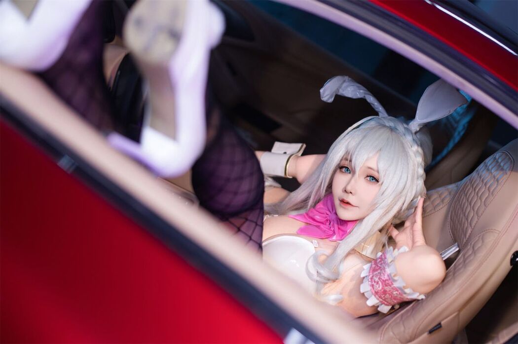 Coser@抱走莫子aa – 雪女跑车兔女郎 (28P)
