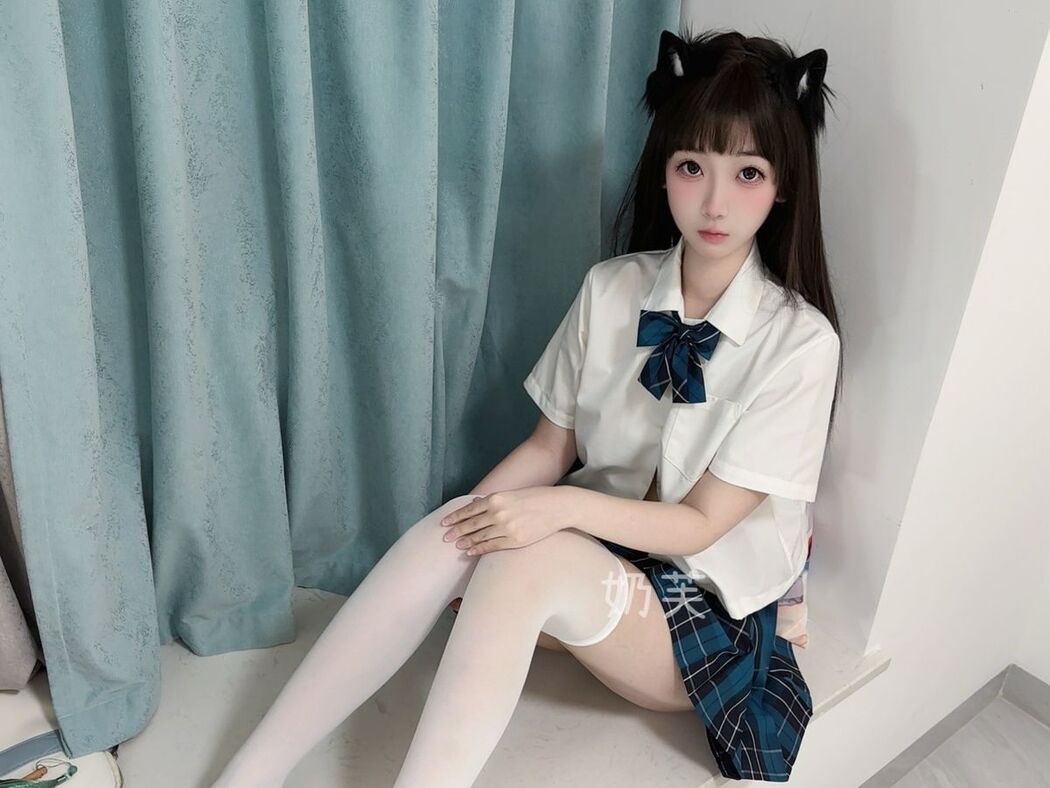 Coser@兔叽兔姬 – 12月舰长 (24P – 3V)