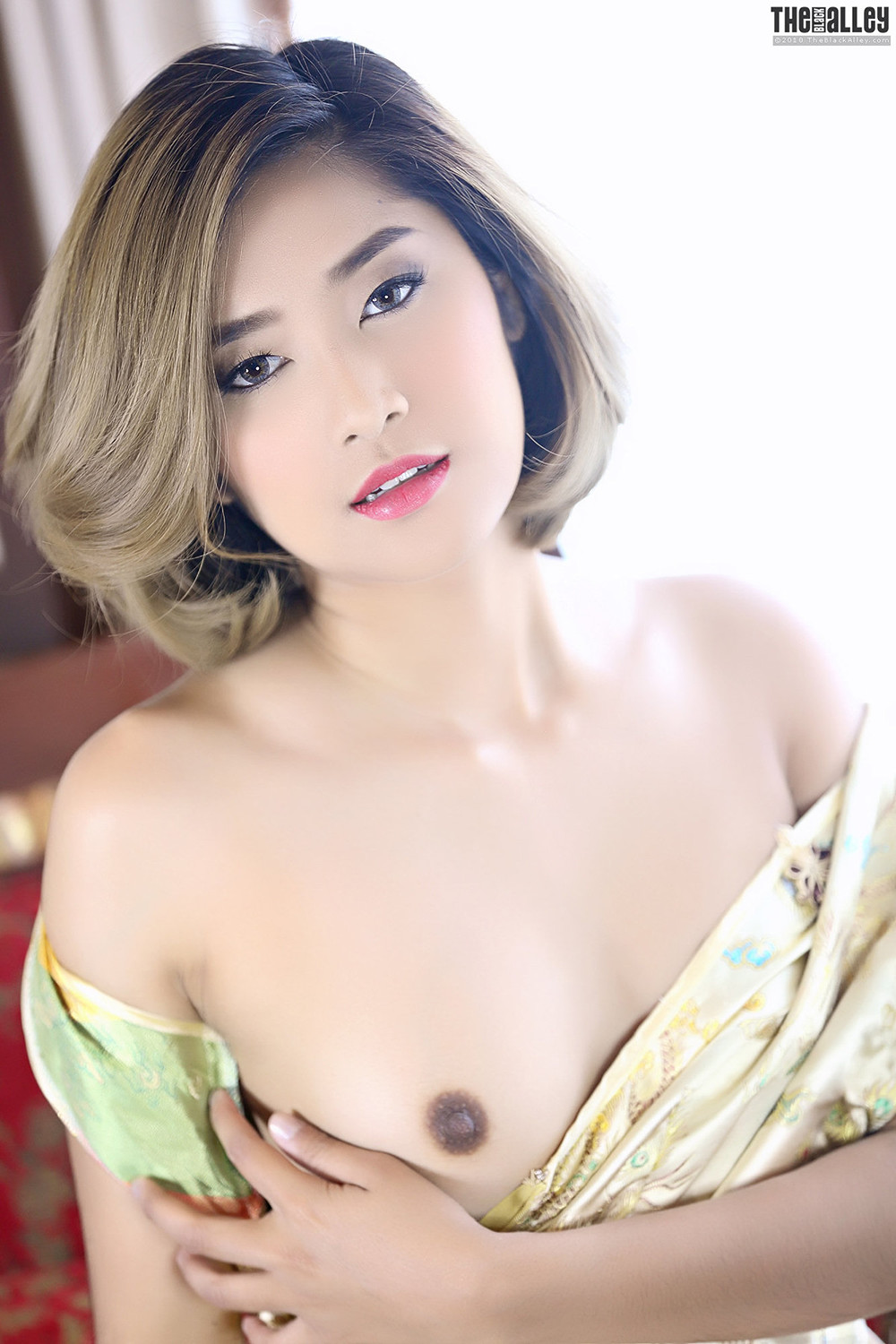 Apple The Black Alley Photobook Set.30