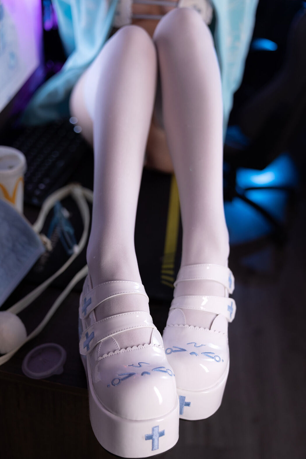 Coser@日奈娇 – 与网友的线下见面 Part01 (69P – 11V)