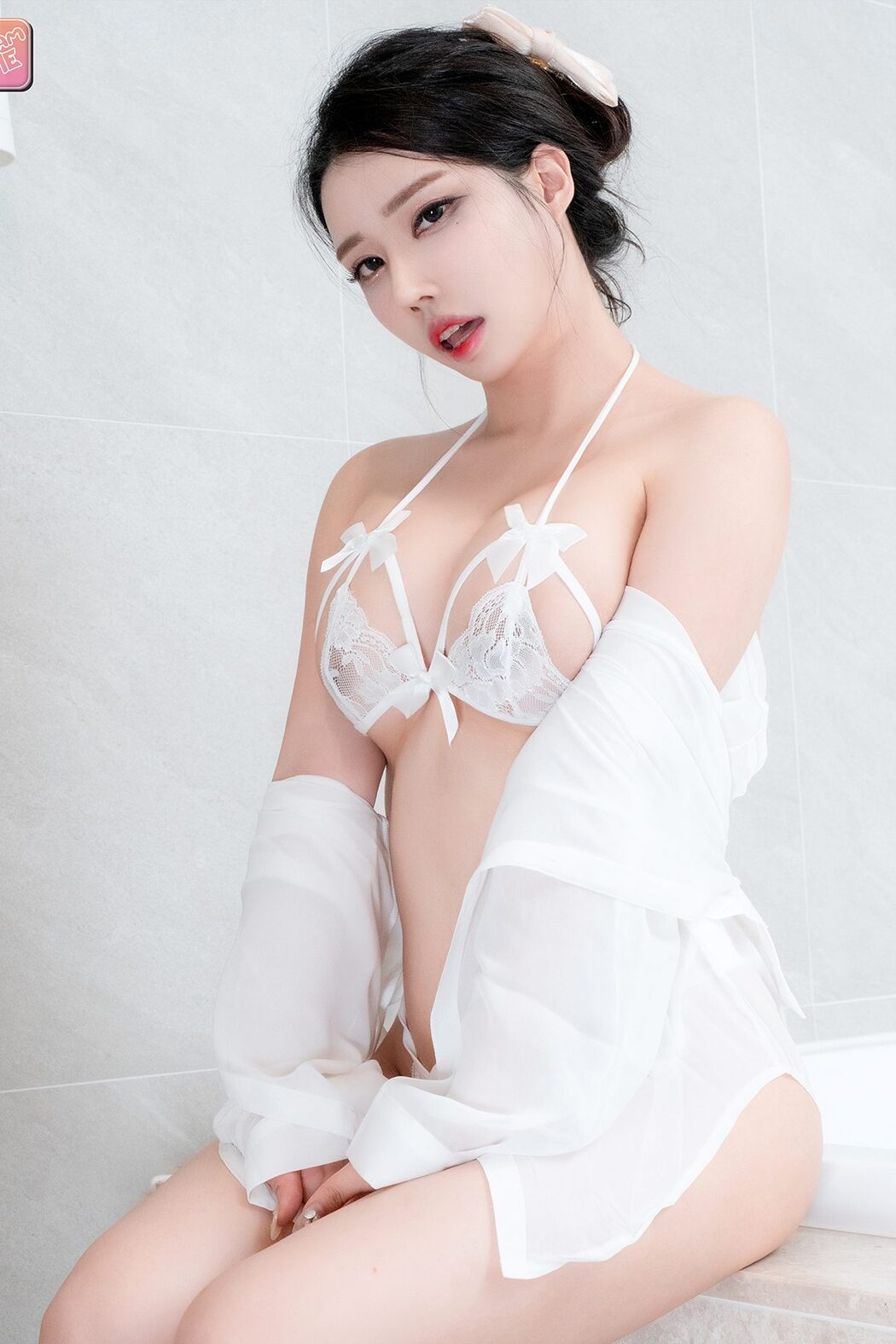 CREAM PIE Hani 하니 – With Hani In The Shower Cover Photo
