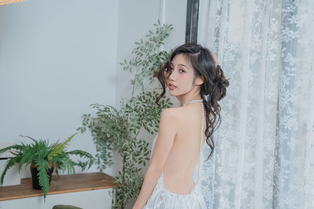 YiTuYu艺图语 Vol.8252 o1ne万 (26P)