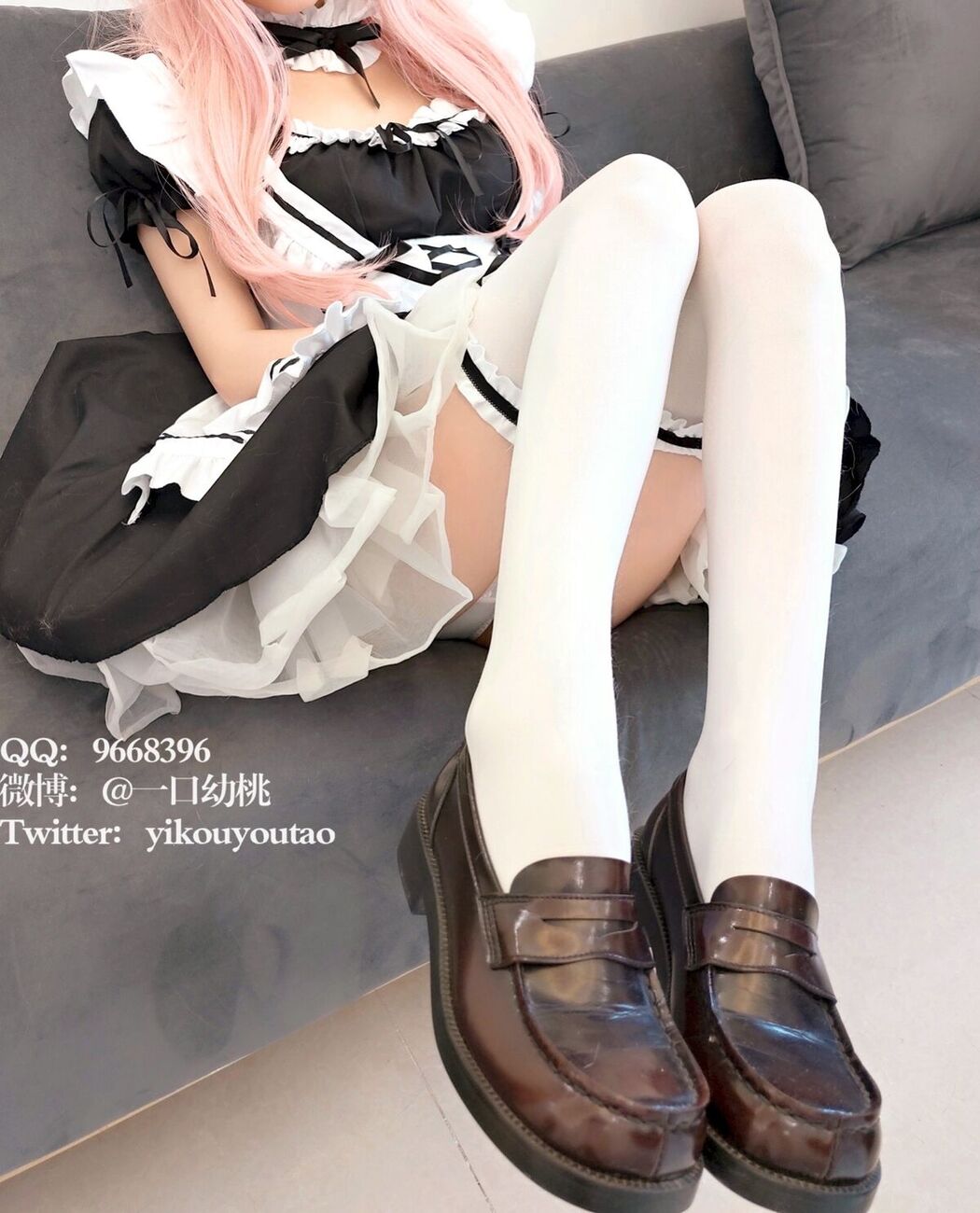 Coser@萌白酱 一口幼桃 &#8211; 回归新作 女仆 (34P &#8211; 2V)