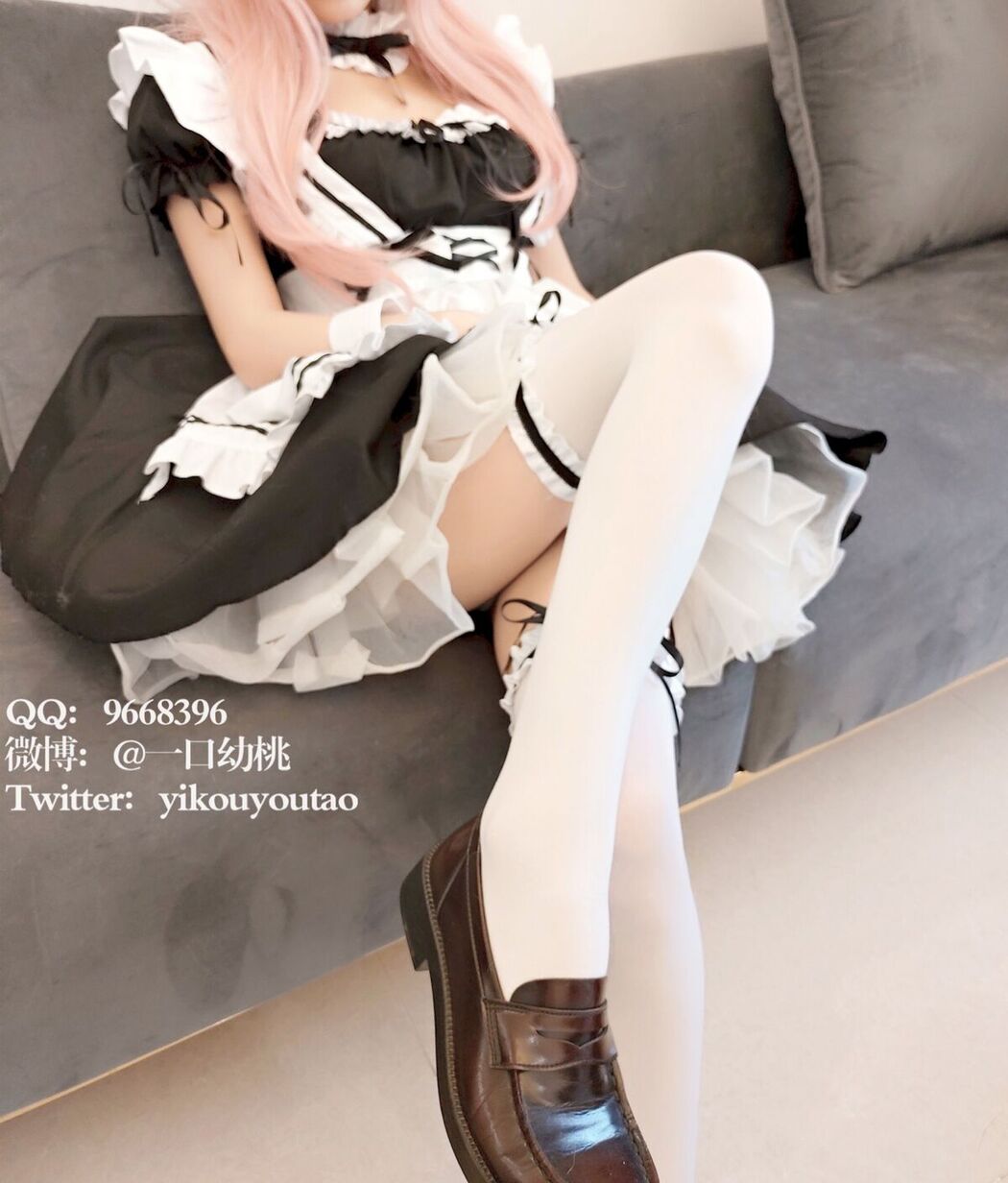 Coser@萌白酱 一口幼桃 &#8211; 回归新作 女仆 (34P &#8211; 2V)