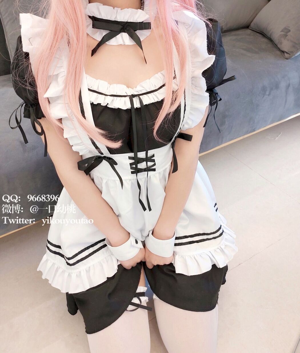 Coser@萌白酱 一口幼桃 – 回归新作 女仆 (34P – 2V)