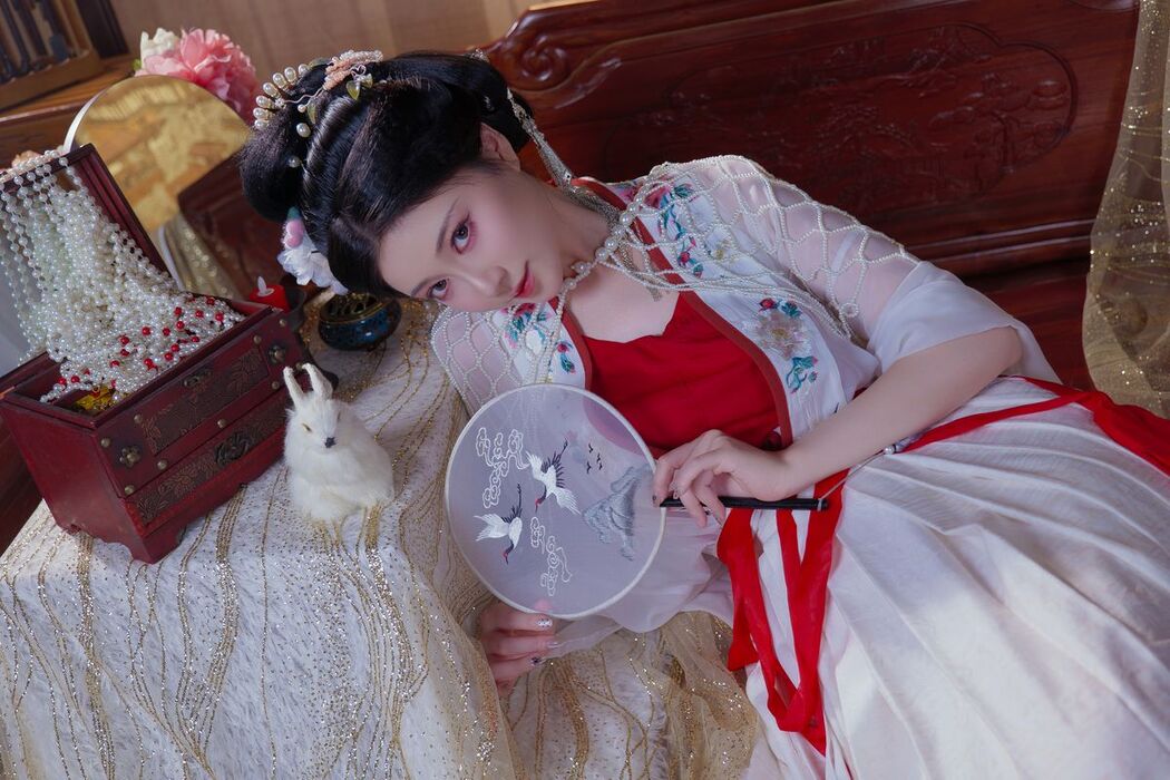 Coser@年年Nnian – 广寒宫 (81P)