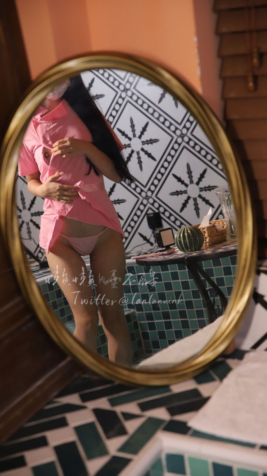 Coser@懒懒睡不醒 &#8211; 和闺蜜一起弹力摇 Part1 (46P &#8211; 33V)