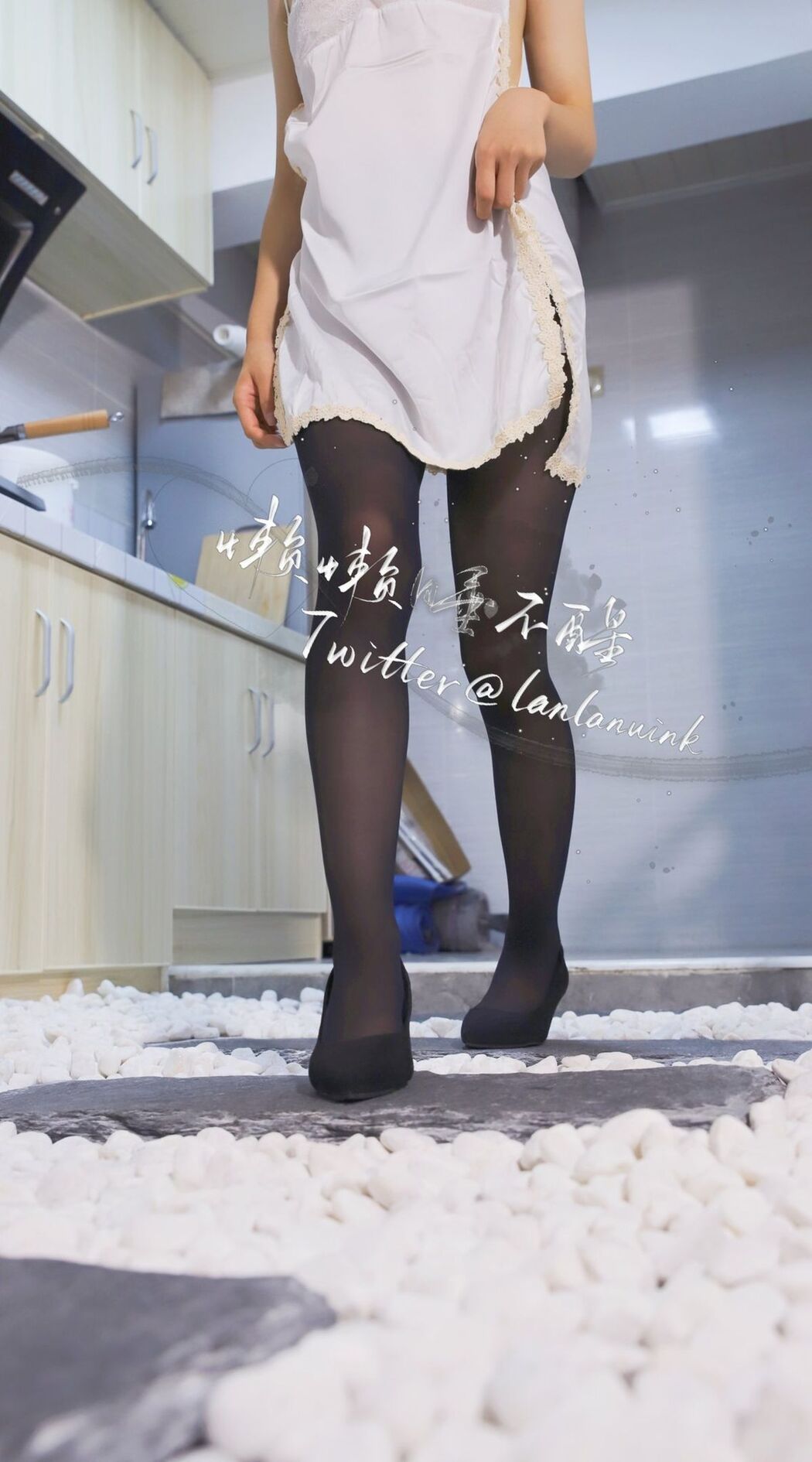 Coser@懒懒睡不醒 &#8211; 和闺蜜一起弹力摇 Part1 (46P &#8211; 33V)