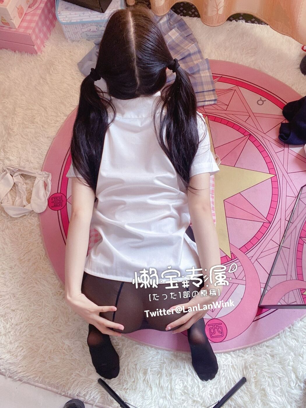 Coser@懒懒睡不醒 &#8211; 和闺蜜一起弹力摇 Part1 (46P &#8211; 33V)