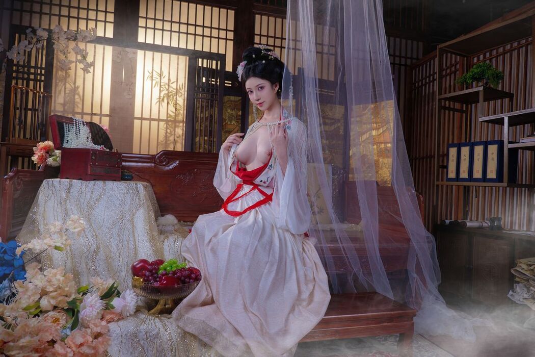 Coser@年年Nnian – 广寒宫 (81P)