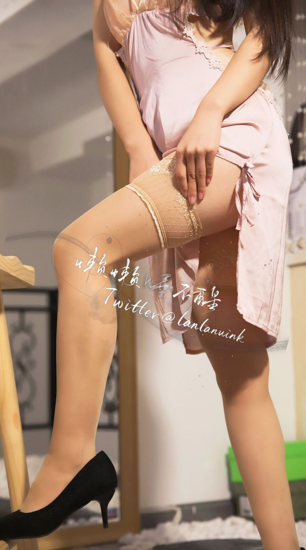 Coser@懒懒睡不醒 &#8211; 和闺蜜一起弹力摇 Part1 (46P &#8211; 33V)