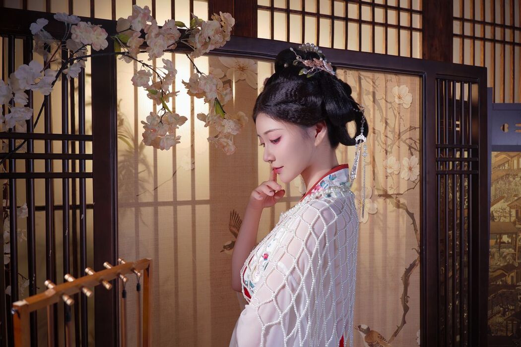 Coser@年年Nnian – 广寒宫 (81P)