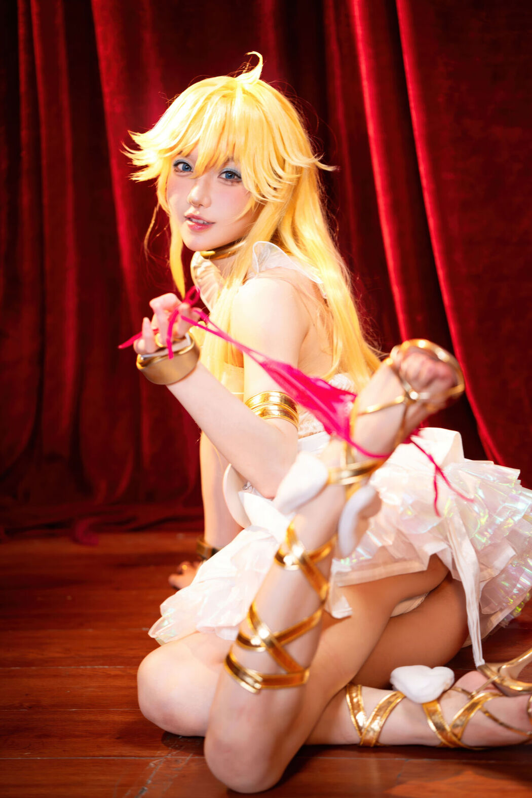 Coser@阿包也是兔娘 And 苏苏苏Sofia &#8211; 吊带袜天使 (34P)
