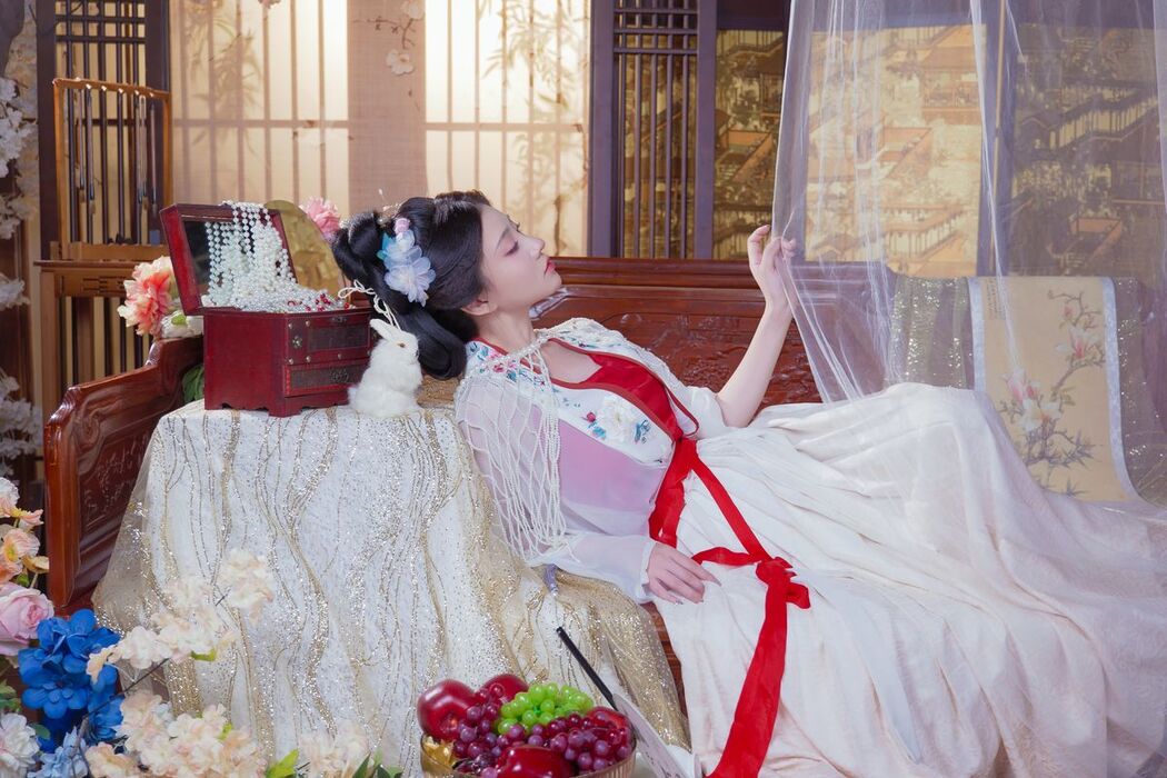 Coser@年年Nnian – 广寒宫 (81P)