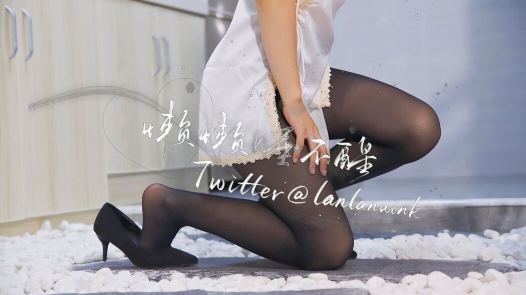 Coser@懒懒睡不醒 &#8211; 和闺蜜一起弹力摇 Part1 (46P &#8211; 33V)