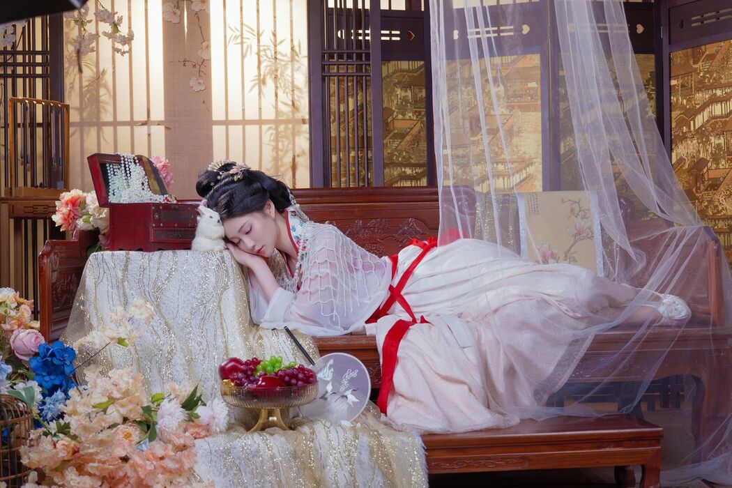 Coser@年年Nnian – 广寒宫 (81P)