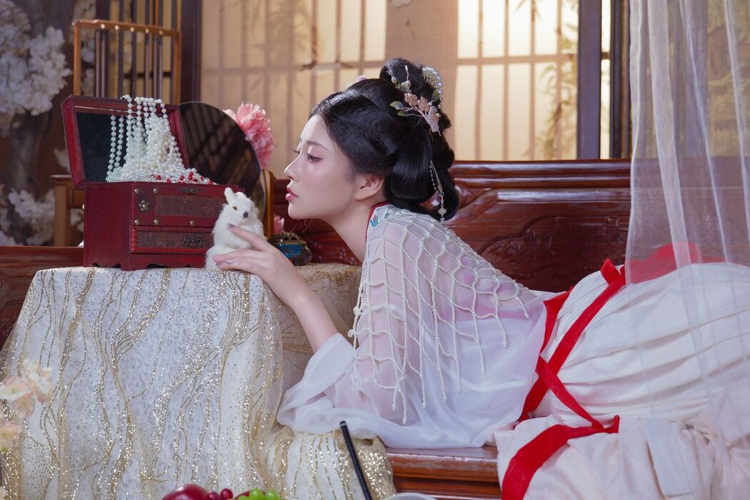 Coser@年年Nnian – 广寒宫 (81P)