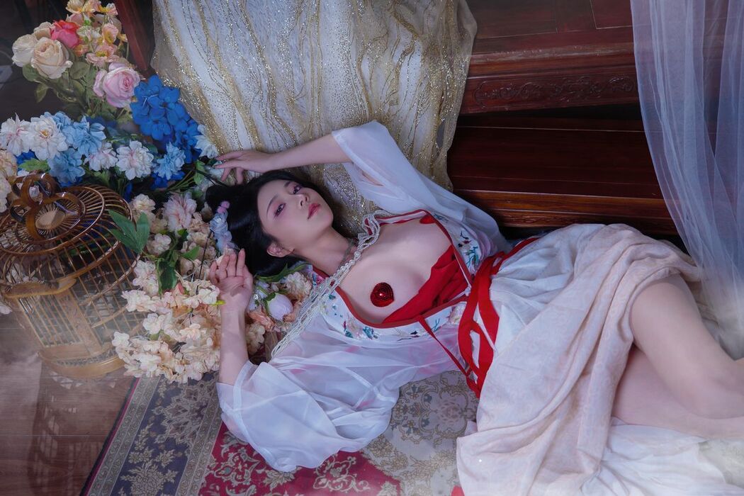 Coser@年年Nnian – 广寒宫 (81P)