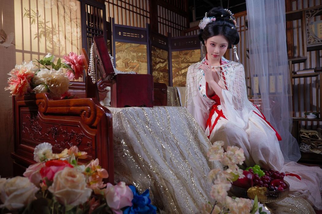 Coser@年年Nnian – 广寒宫 (81P)