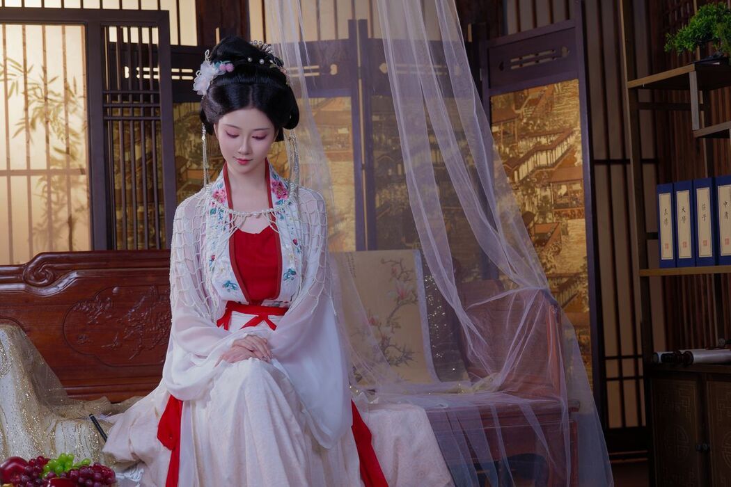 Coser@年年Nnian – 广寒宫 (81P)