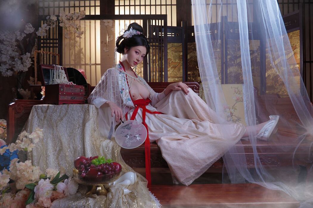 Coser@年年Nnian – 广寒宫 (81P)