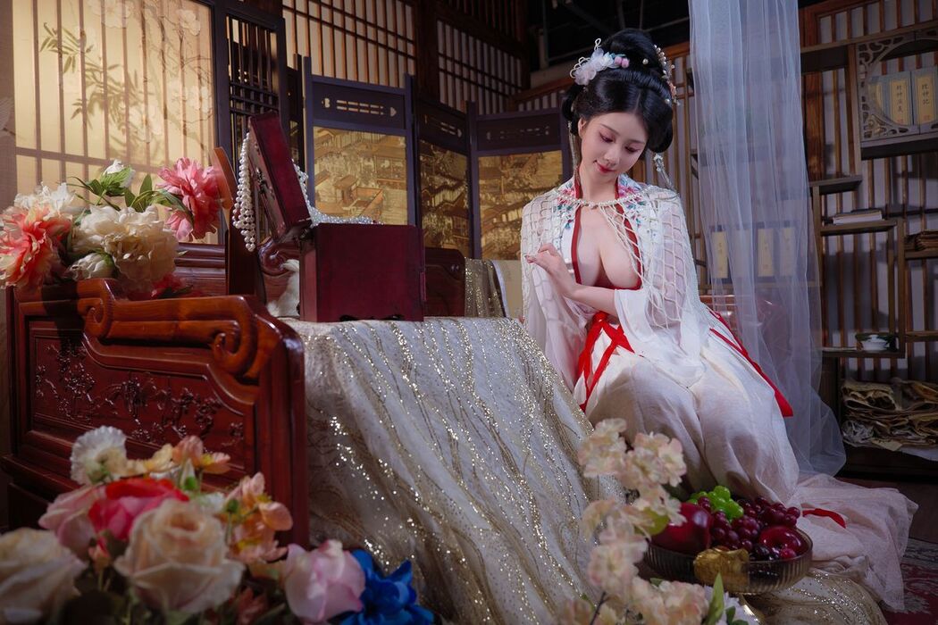 Coser@年年Nnian – 广寒宫 (81P)