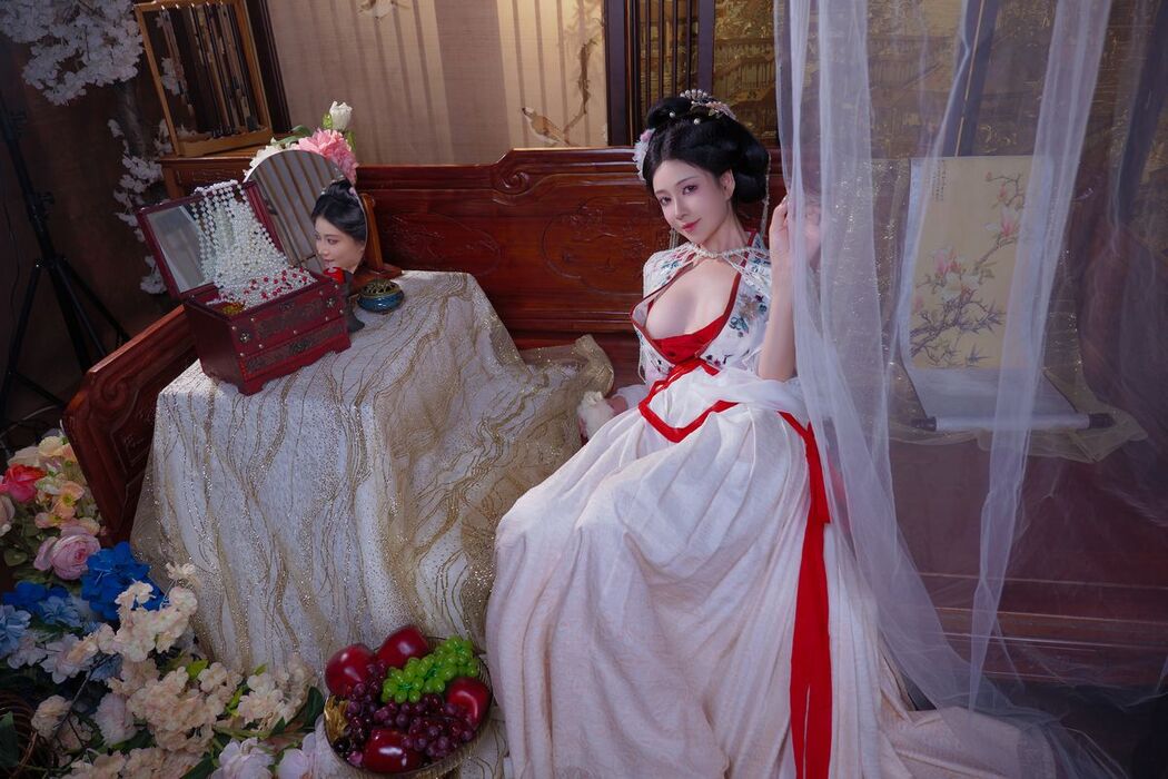 Coser@年年Nnian – 广寒宫 (81P)