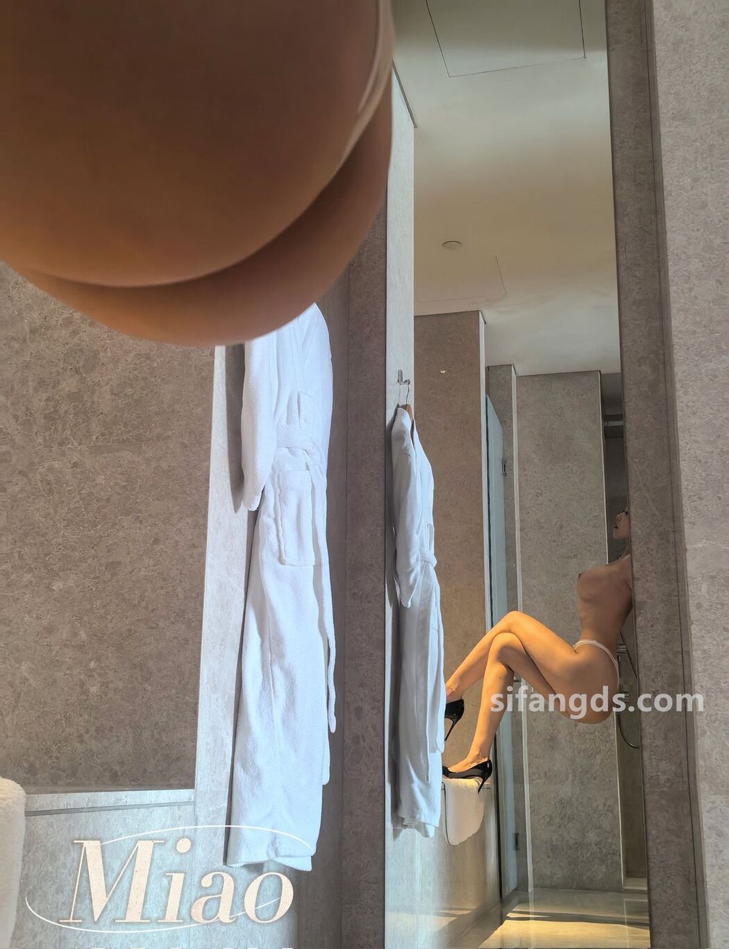 XR Uncensored Qing Miao 清妙 – R18 秀人网模特 高价定制 瑜伽一字马 Part01 (56P – 30V)