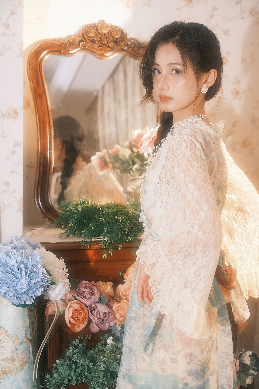 YiTuYu艺图语 Vol.8274 Q泡小轩__ (17P)